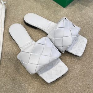 Bottega Veneta Lido Sandal flat